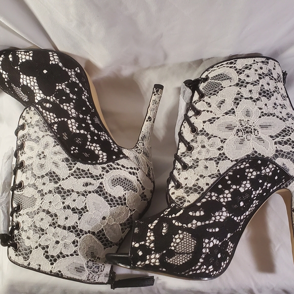 JustFab Black and White Lace Heels - Picture 6 of 7